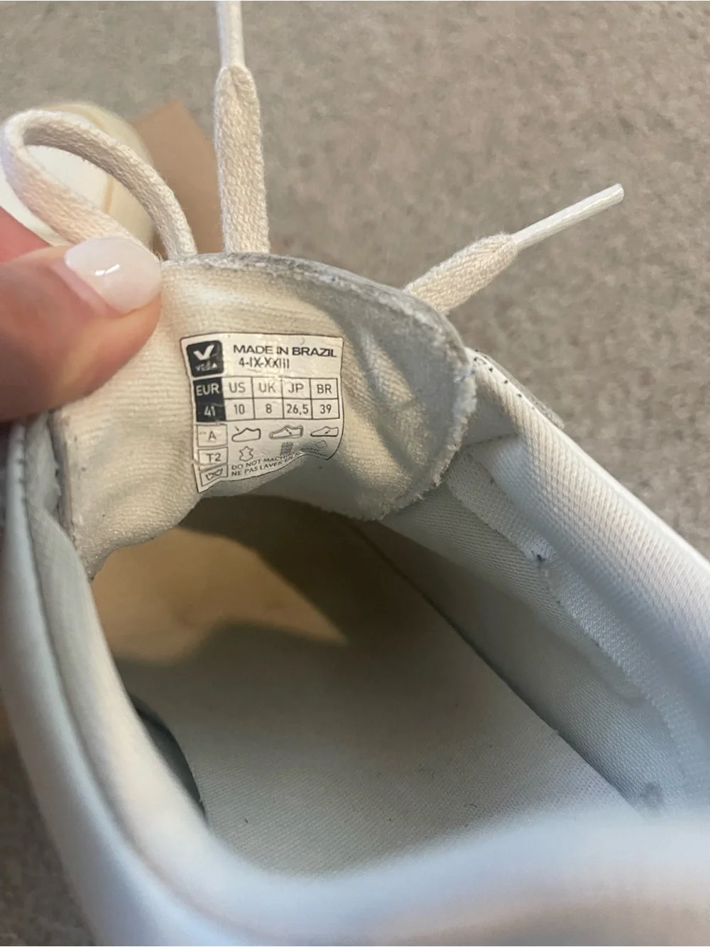 Veja White Sneakers with Beige V Logo - Picture 4 of 7